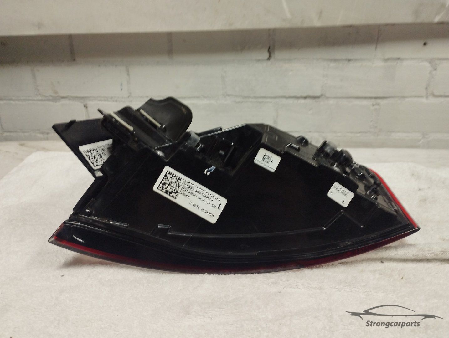 Achterlicht rechts binnen Audi A5 F5A 8W6945094G dynamisch knipperlicht tail light single usado en Menorca foto 2