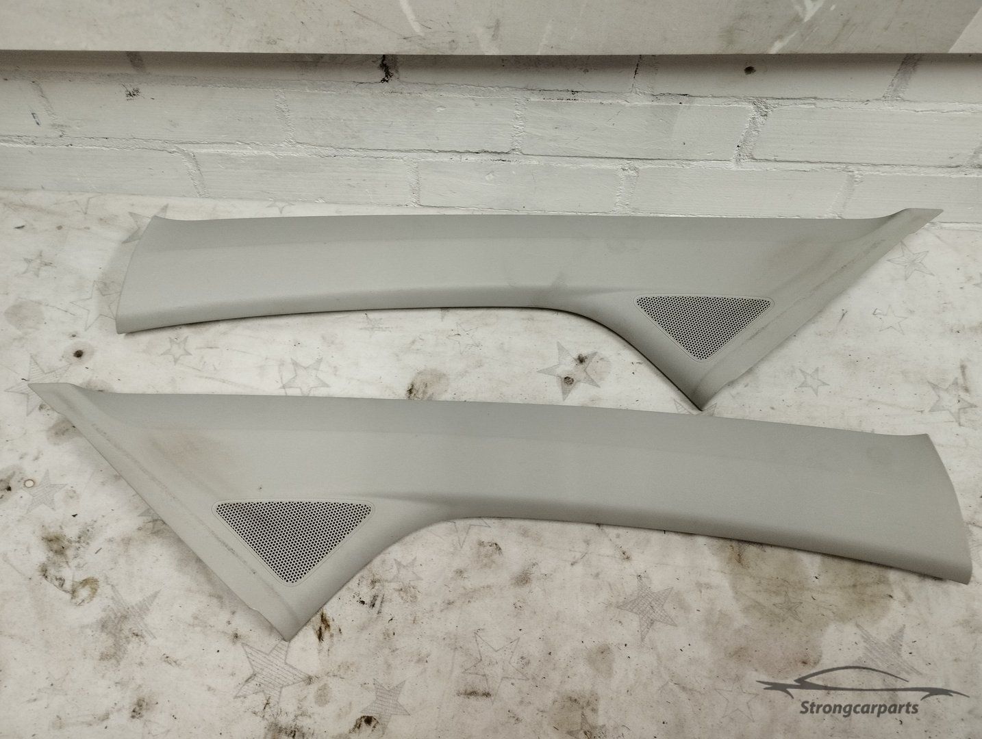 A-stijl bekleding links en rechts Volkswagen Up 1S0867233/1S0867234 pillar trim usado en Menorca