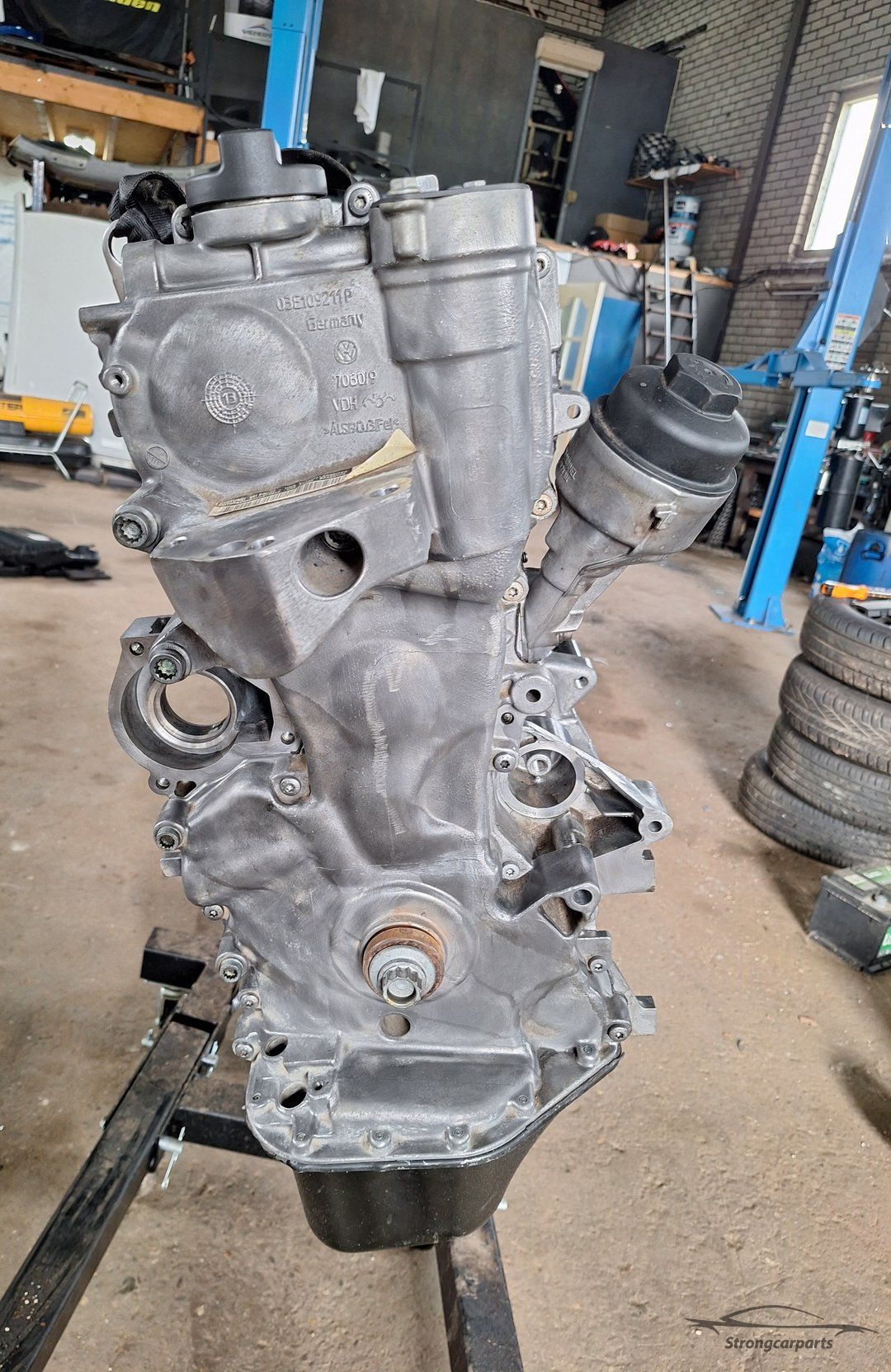 CGP Motor 1.2 60 69 pk VW Polo 6R nuevoe ketting plus kleppen engine block bare usado en Menorca foto 3