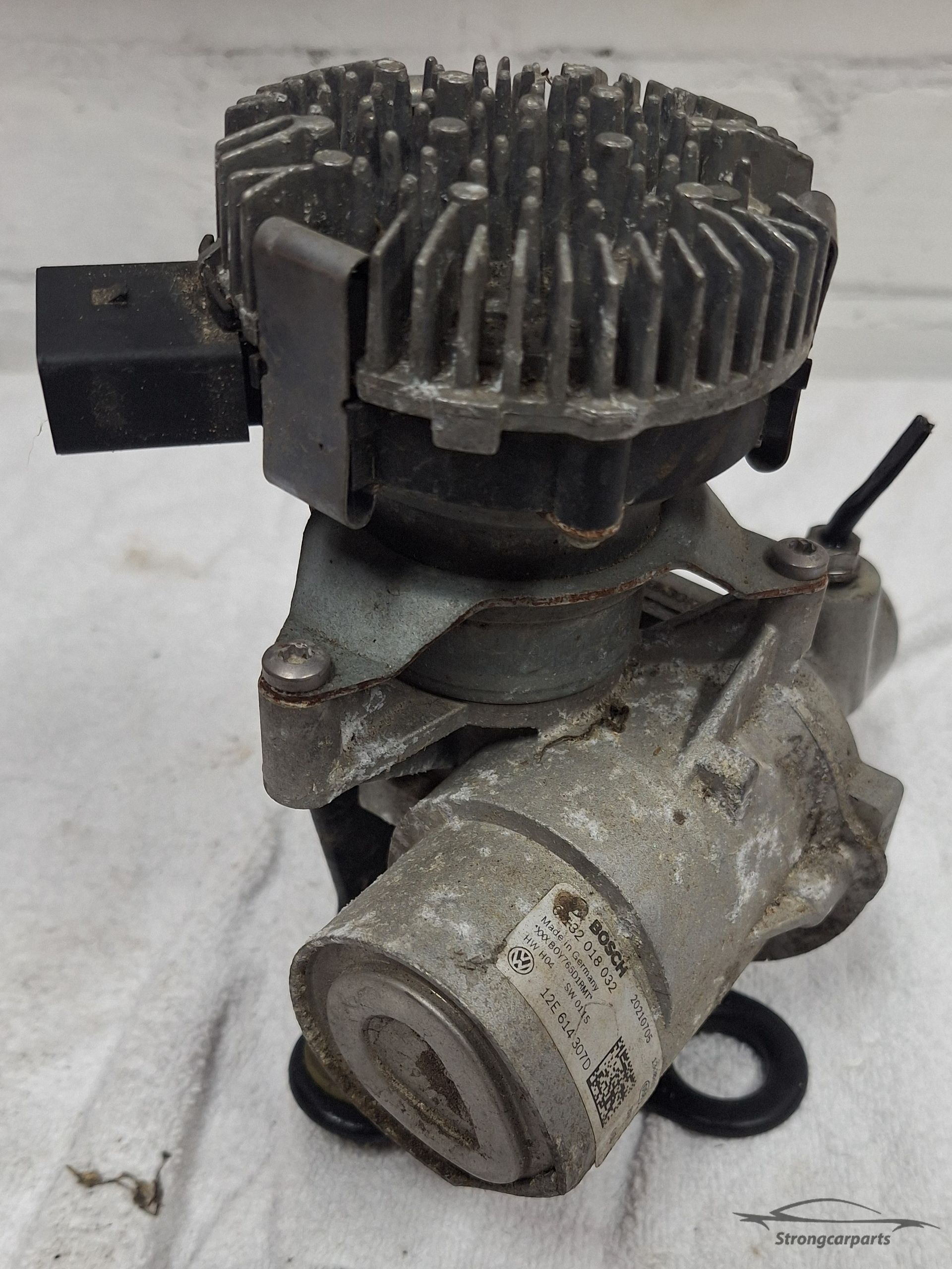 12E614307D hoofdremcilinder VW E-Up 2021 38996km brake booster with master cylinder usado en Menorca