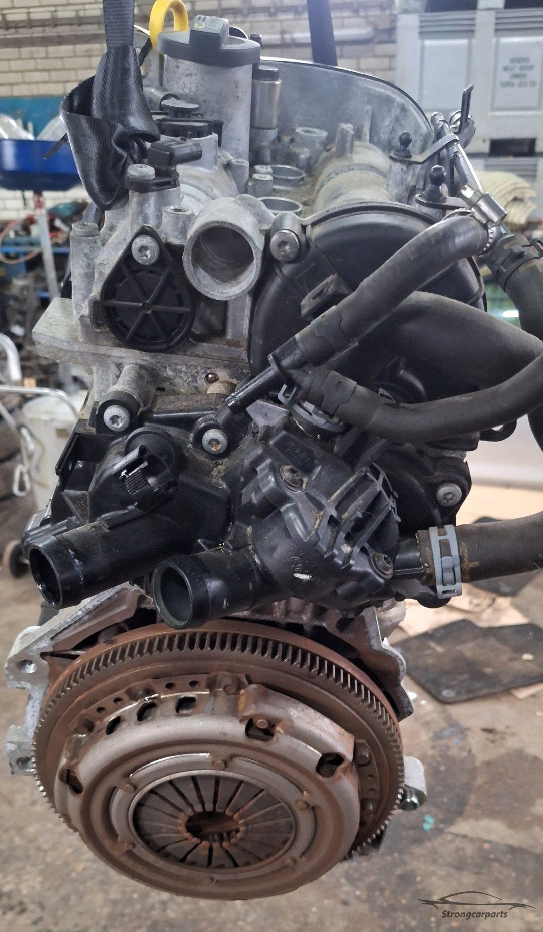CHYB Motor VW Polo VI AW Skoda Fabia III 1.0 met olie sensor engine block bare usado en Menorca foto 4