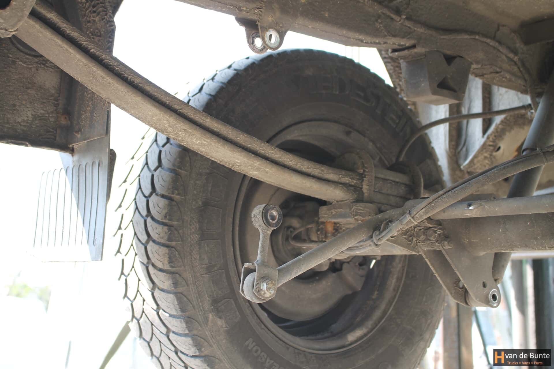 Mercedes Sprinter Volkswagen LT Dubbele Bladveer Achterzijde leaf spring usado en Menorca