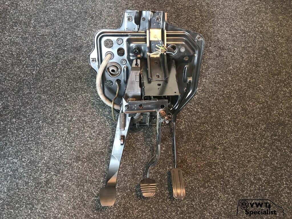 Volkswagen Transporter VW T4 rembekrachtiger hoofdremcilinder brake booster with master cylinder usado en Menorca