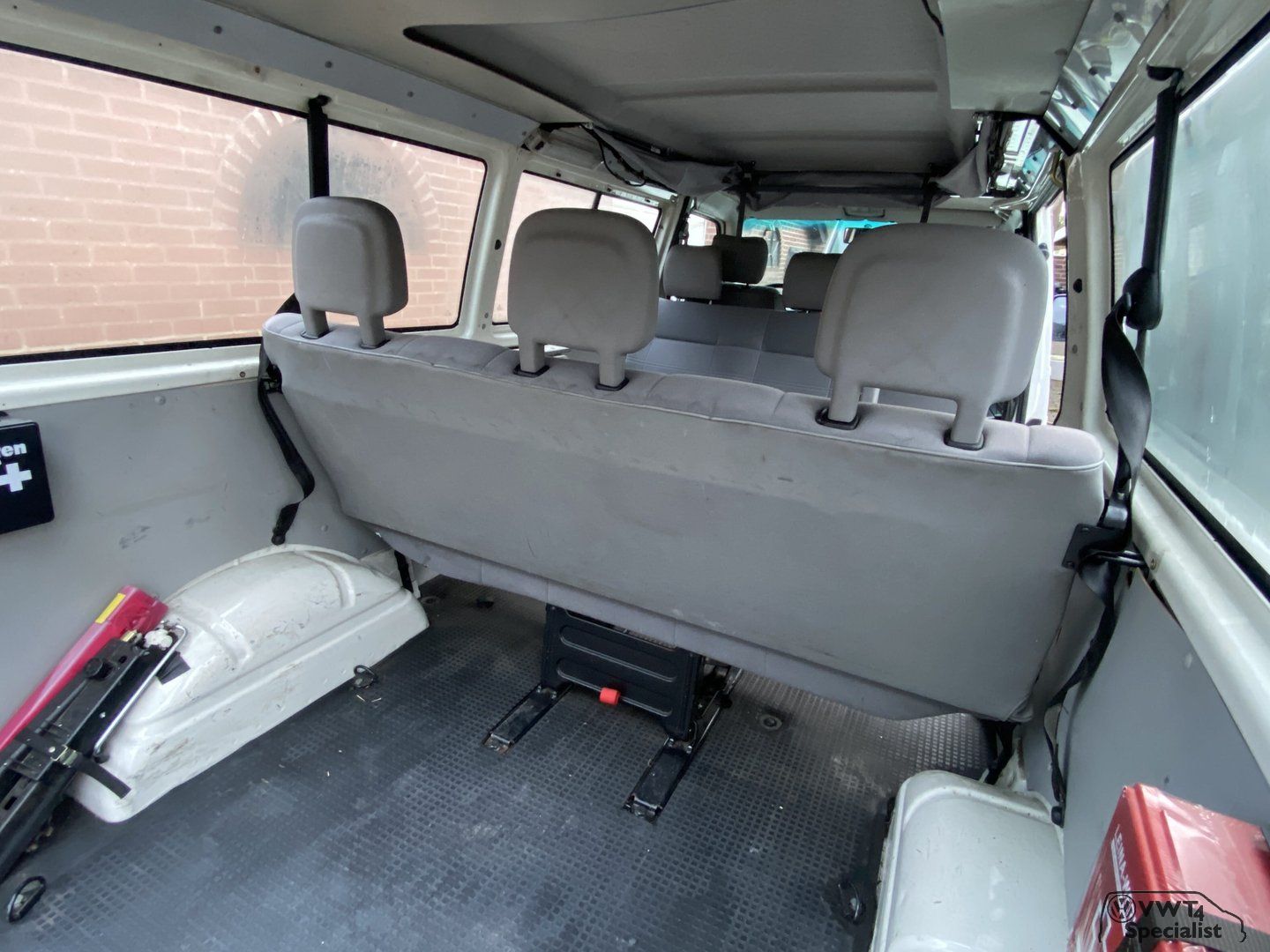 Volkswagen Transporter VW T4 7-persoons interieur chairs and bench usado en Menorca foto 2