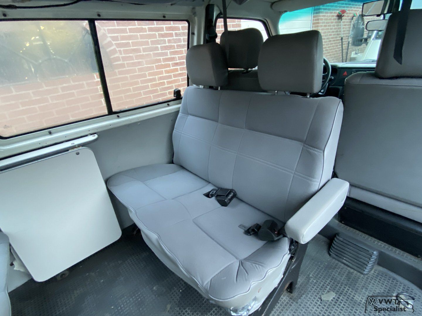 Volkswagen Transporter VW T4 7-persoons interieur chairs and bench usado en Menorca foto 4