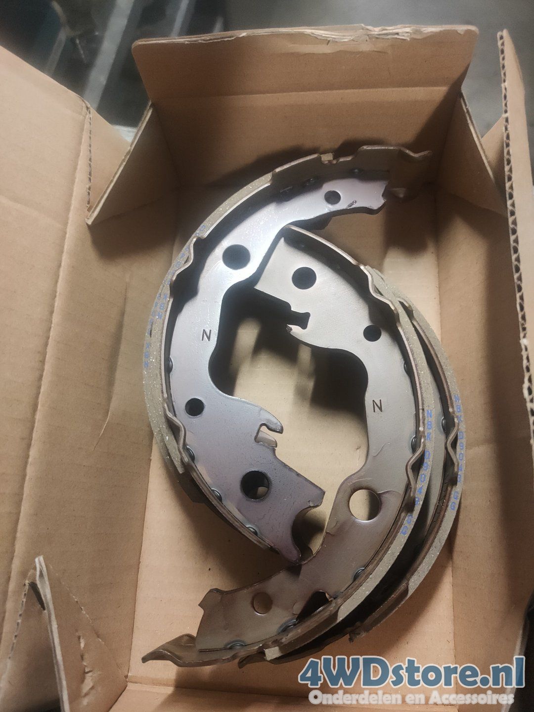 Nissan Qashqai Remblokset Handremschoen Achteras 44060CY025 brake pad set usado en Menorca foto 2