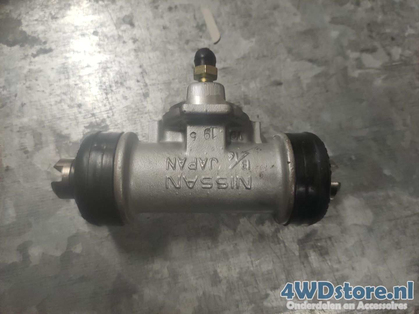 Nissan D21 Kingcab Wielremcilinder 4410037G12 revisie set wielremcilinder enkel usado en Menorca
