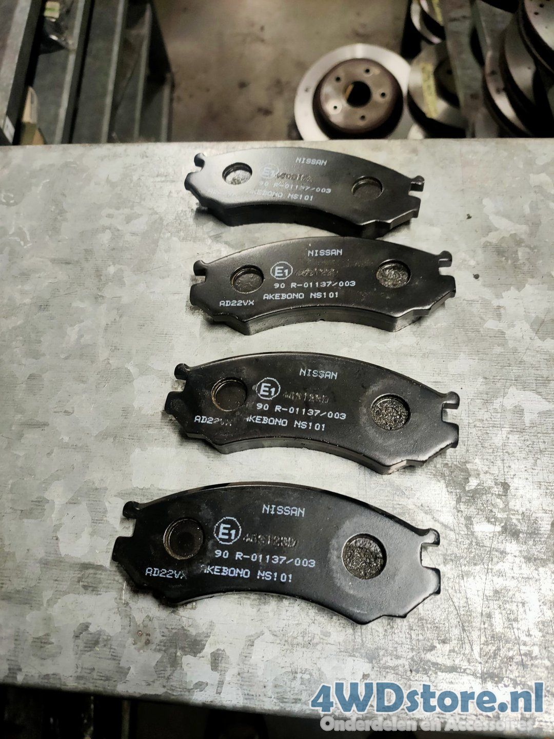 Nissan PLlantaera P10 remblokset vooras D106M72J25 brake pad set usado en Menorca foto 2