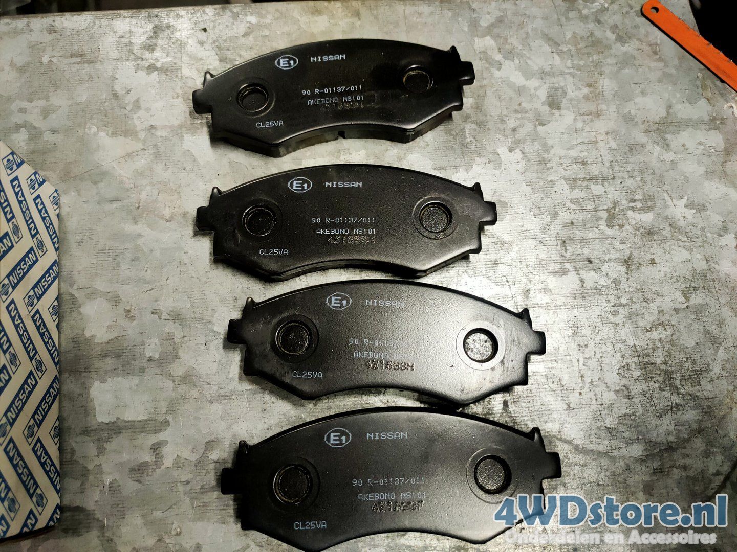 Nissan 200SX Remblokset Vooras D106M80N90 brake pad set usado en Menorca
