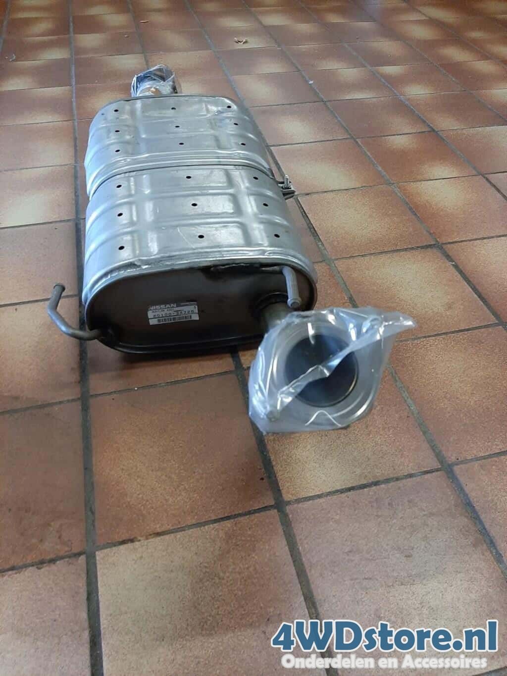 Middendemper Nissan Patrol Y60 GR 2.8 - 2010034j25 muffler middle muffler usado en Menorca foto 3