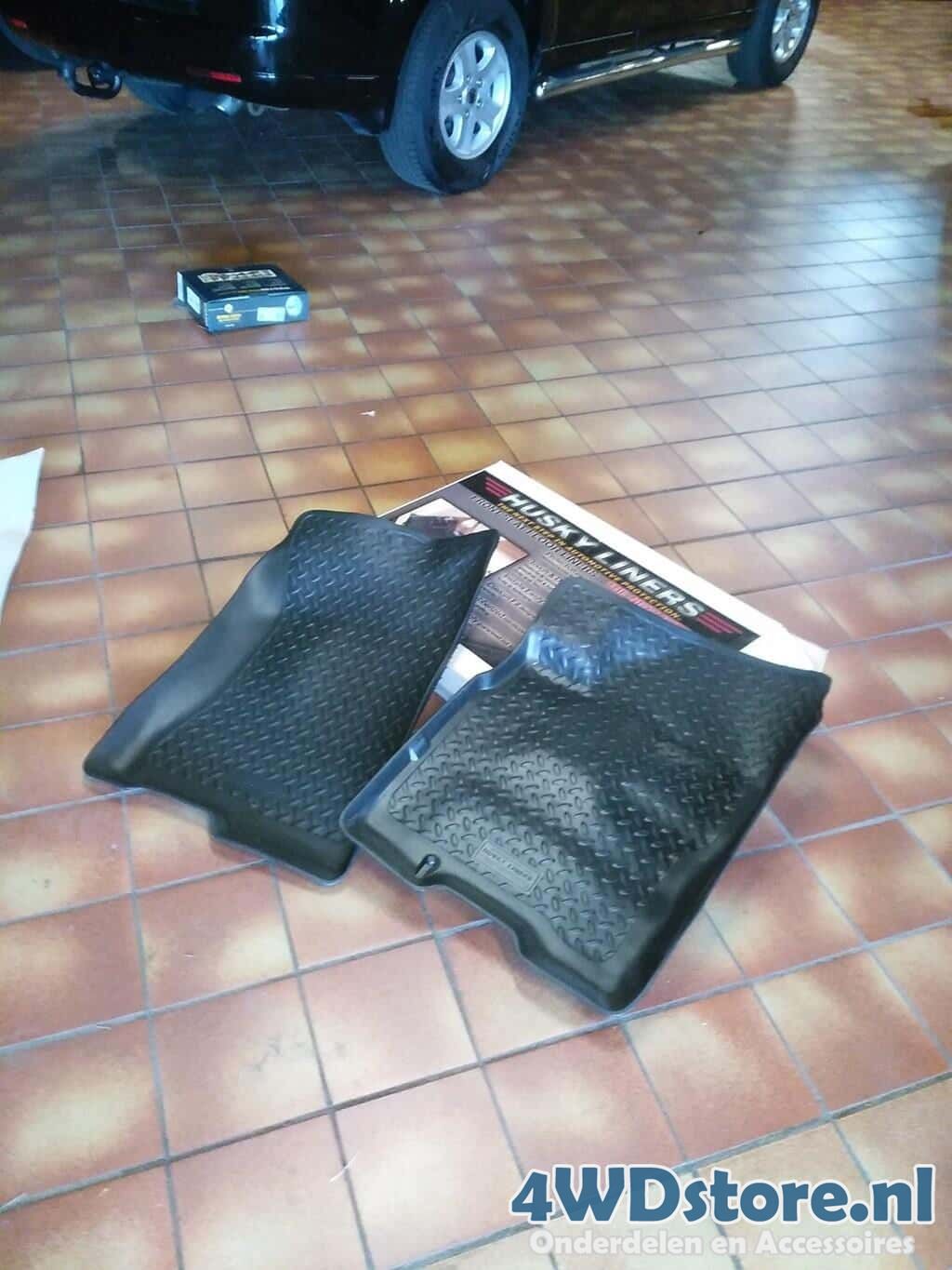Rubberen / Kunststoffen mattenset Nissan Titan car mats left and right usado en Menorca