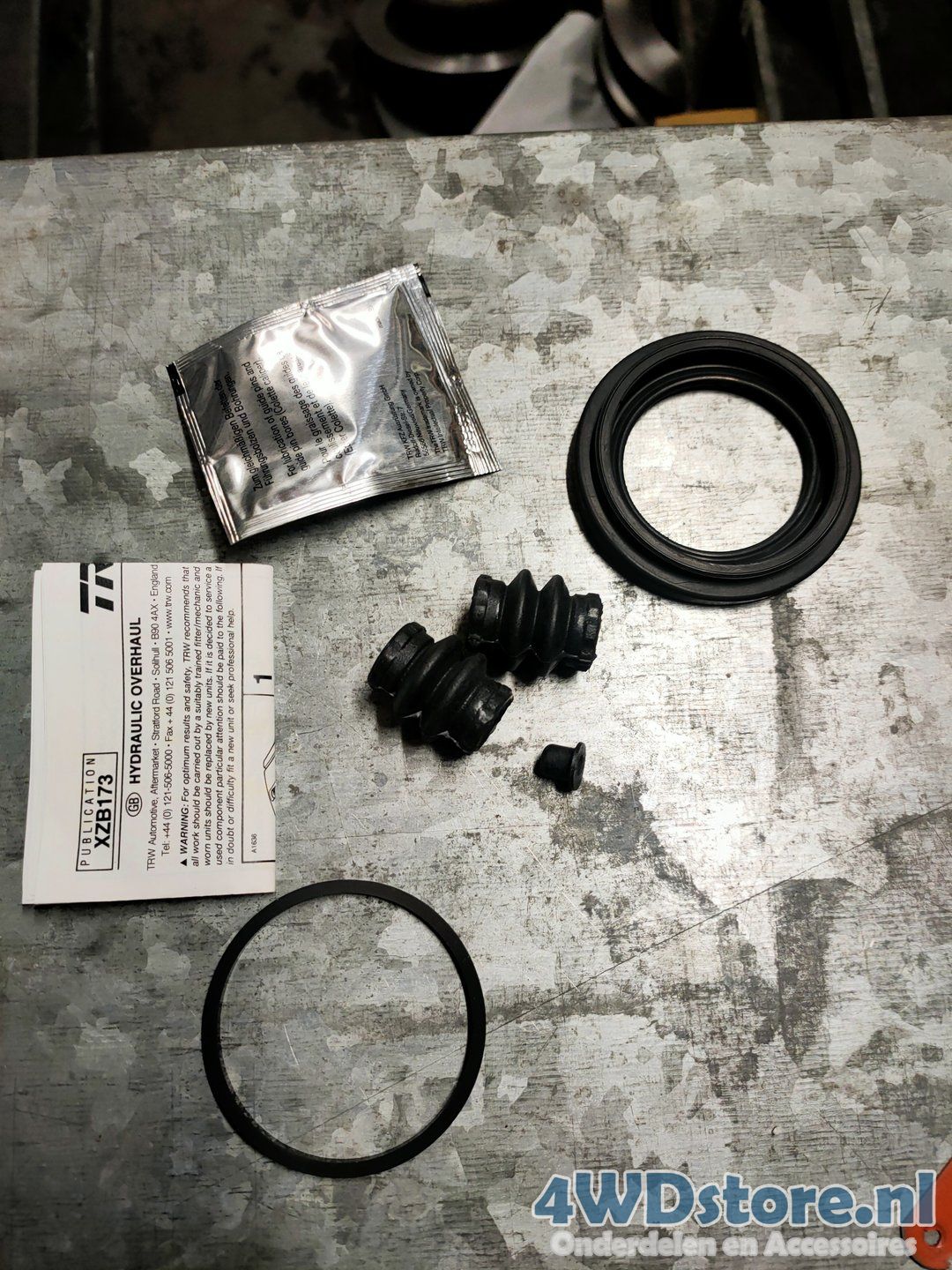Nissan Micra III / Note 1 remklauw revisieset vooras D11240X625 revisie set remklauw enkel usado en Menorca