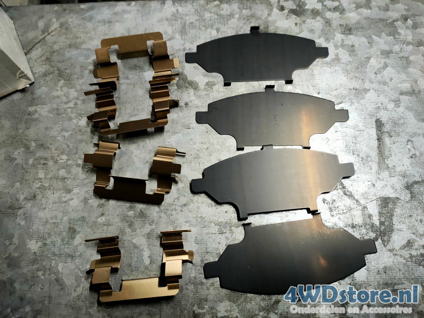 Nissan PLlantaera remblok shim set vooras 41084-4U125 revisie set remklauw enkel usado en Menorca