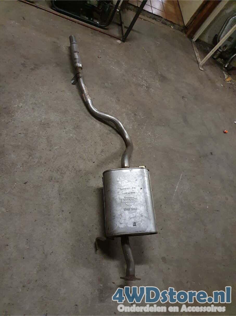 escape demper Nissan Terrano WD21 - 2010088G77 - 2010088G22 muffler middle muffler usado en Menorca
