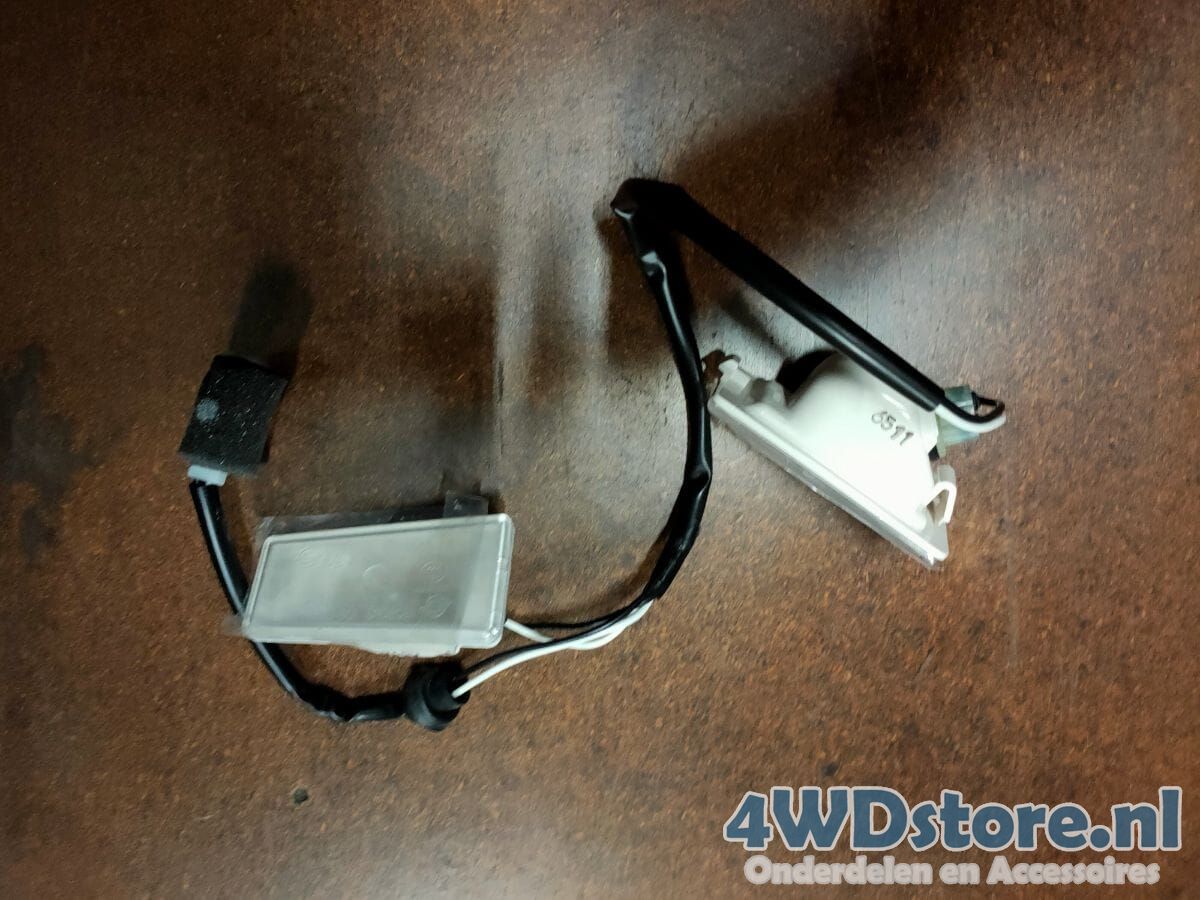 Ssangyong Rexton Kenteken verlichting 8379008001 license plate lighting usado en Menorca