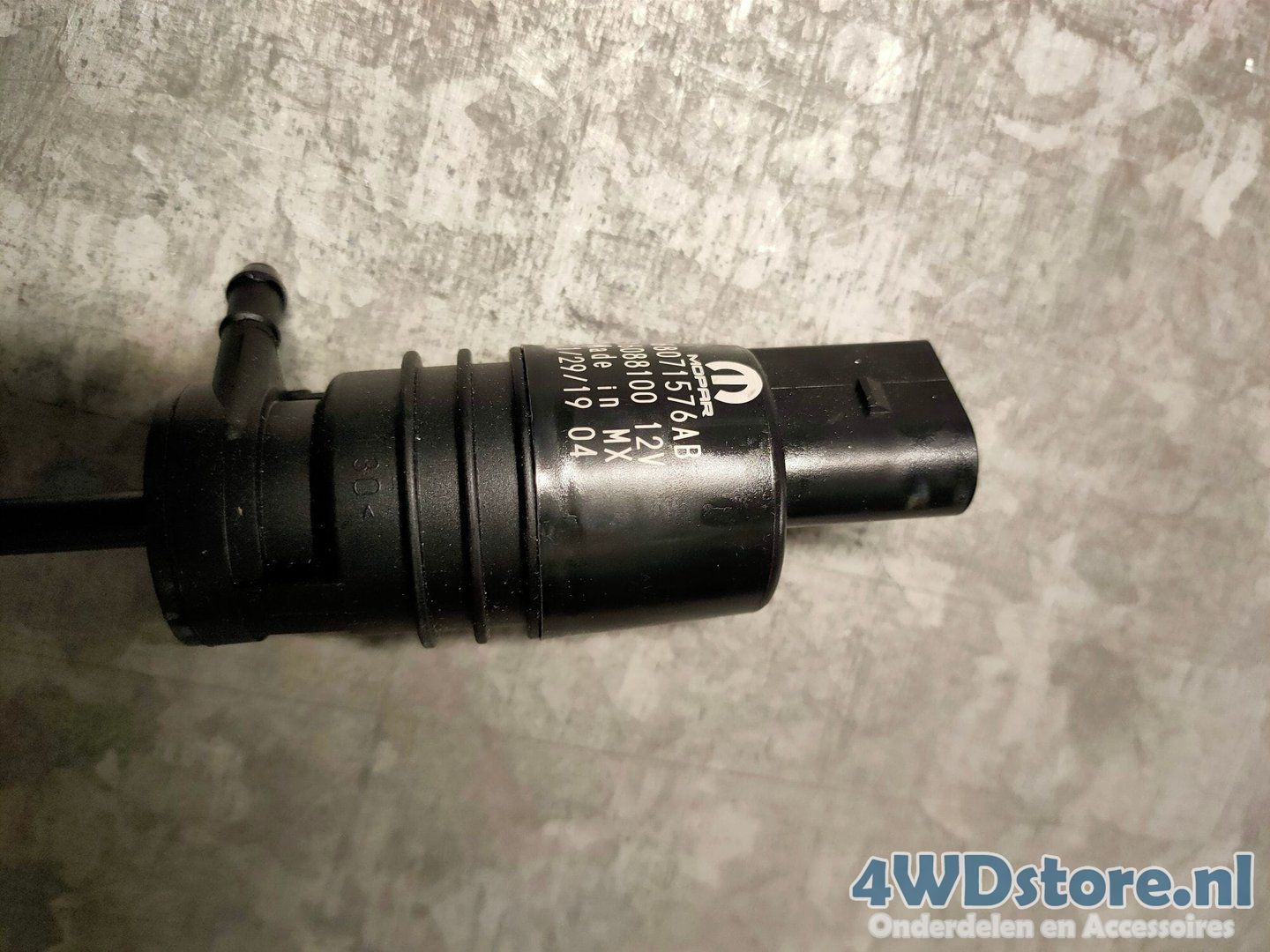 Dodge RAM Ruitenwisserpomp 68071576AB windshield washer pump usado en Menorca