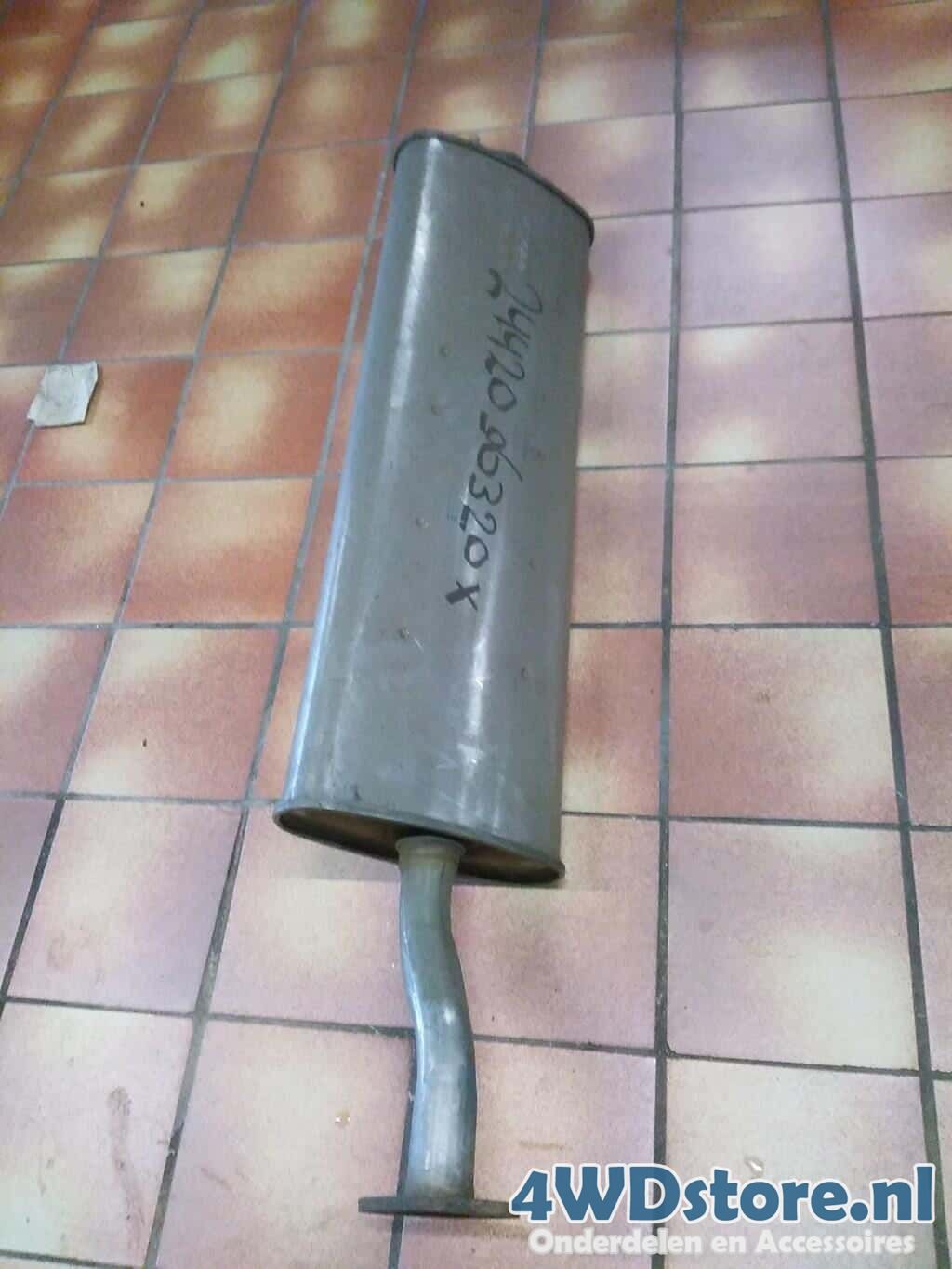 Middendemper Ssangyong Korando 2.9 - 2442006320 muffler middle muffler usado en Menorca