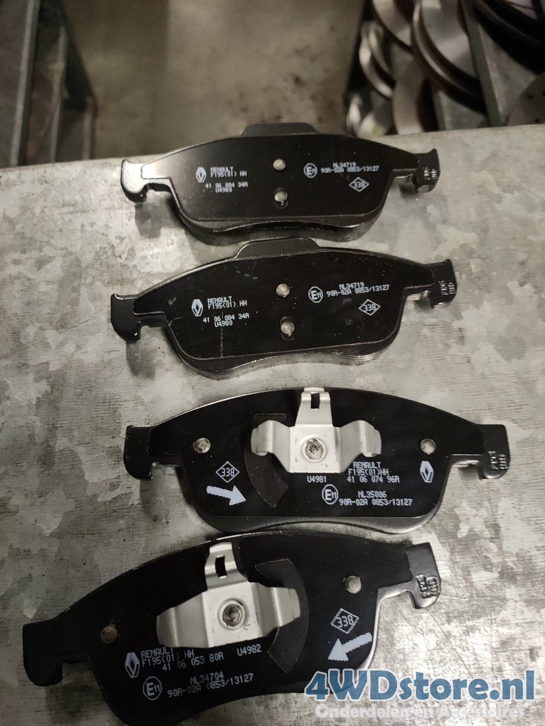 Nissan Juke Remblokset Vooras DA06M2Y991 brake pad set usado en Menorca foto 3