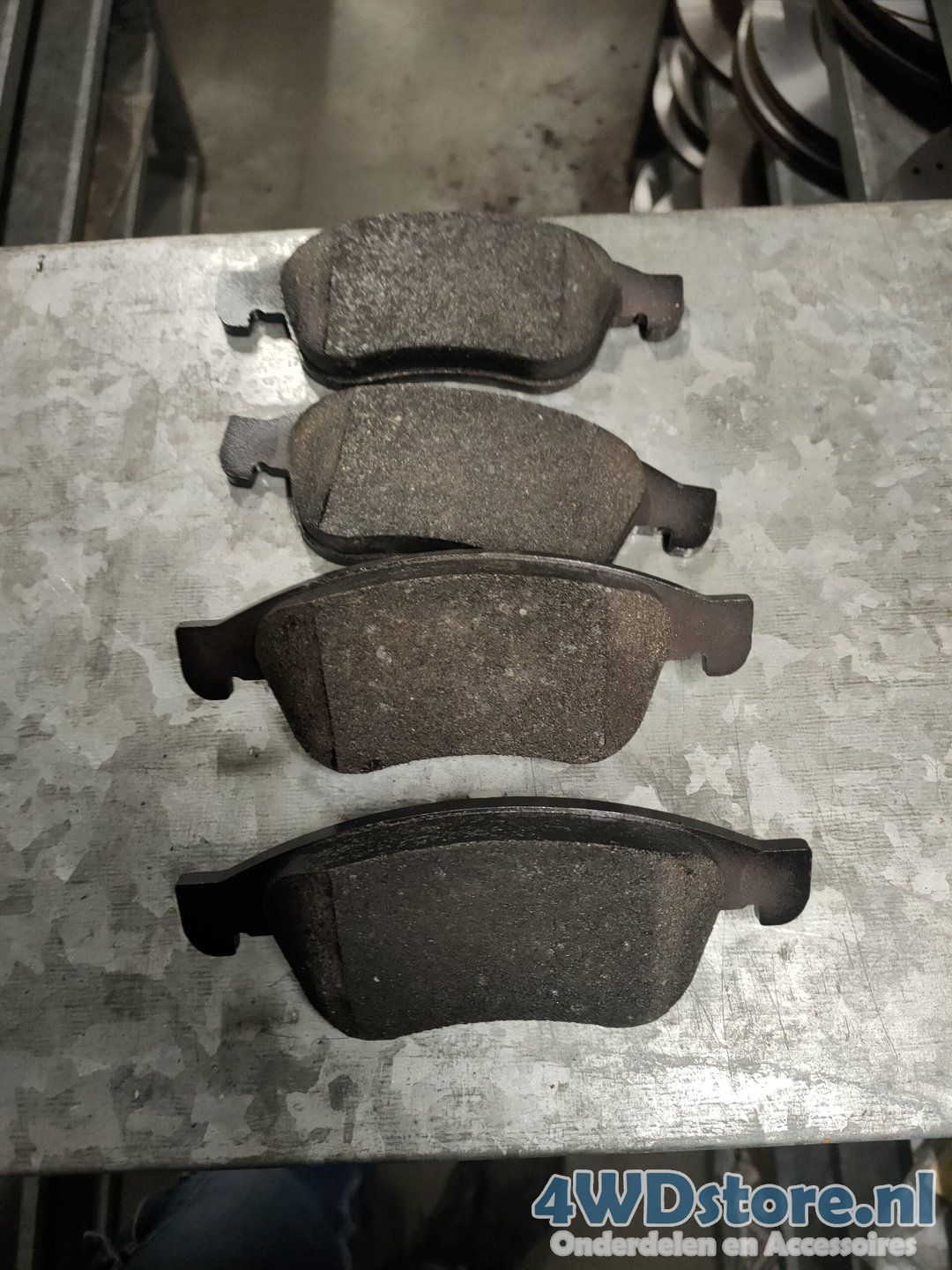 Nissan Juke Remblokset Vooras DA06M2Y991 brake pad set usado en Menorca foto 4