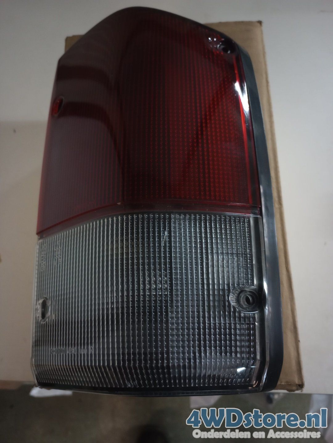 Rechter achterlicht van een nissan patrol Y60 Bouwjaar 1993 grille rear light single usado en Menorca