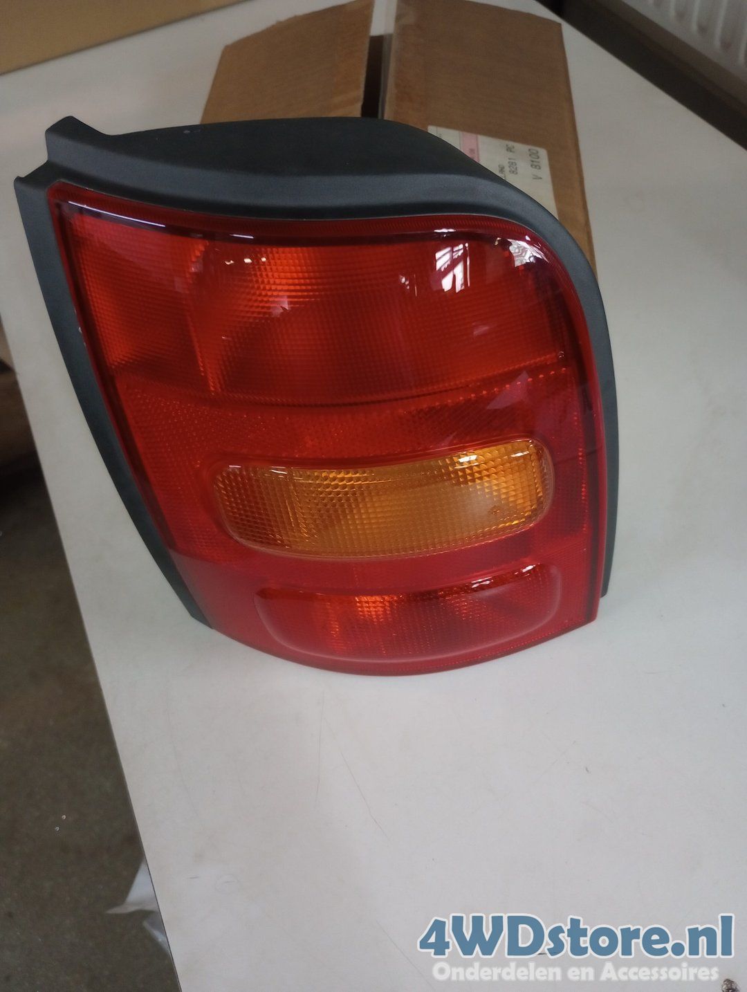 Linker achterknipperlicht Nissan Micra 265596F600 grille rear light left and right usado en Menorca