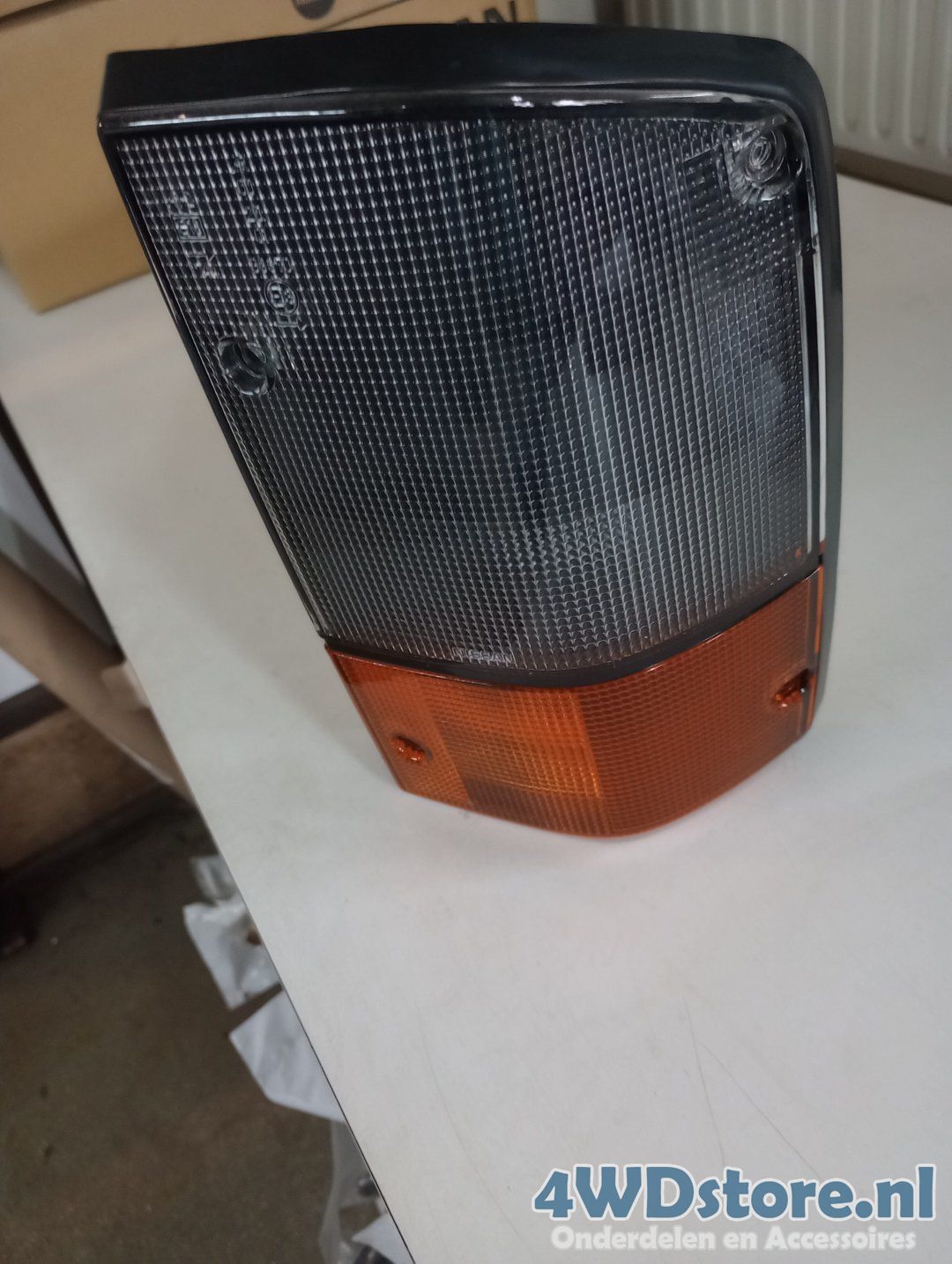 Rechter achterlicht Nissan patrol Y60 2655420J00 grille rear light left and right usado en Menorca