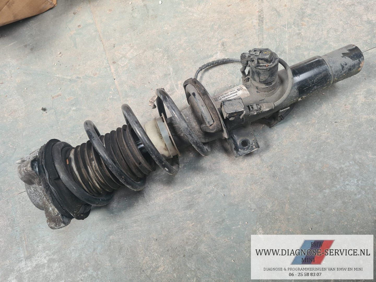 BMW Z4 E89 veerpoor links voor VDC 6895067 strut complete single usado en Menorca