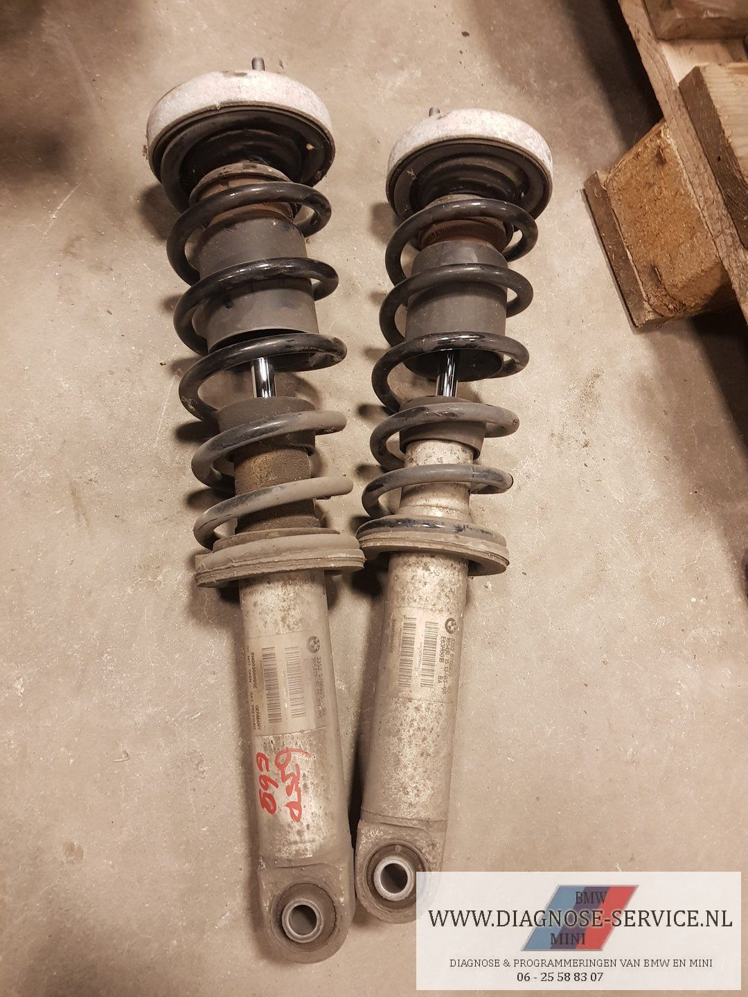 BMW 635d E64 Set schokdempers achter 33526768925 shock absorber left and right usado en Menorca