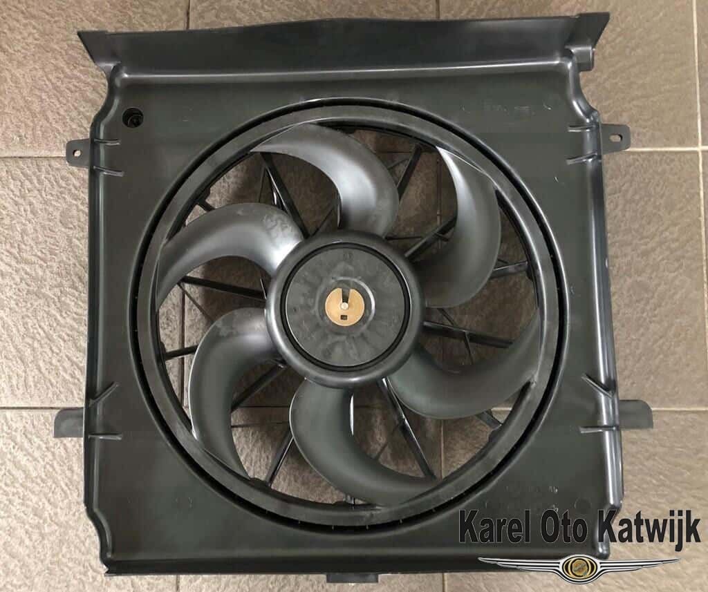 Radiateurventilator Jeep Cherokee Liberty KJ 2.4Liter 2002-2004 condenser air conditioning radiator usado en Menorca