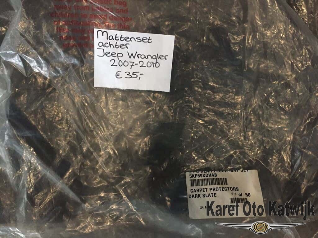 Mattenset achter Jeep Wrangler 2007-2010 car mats complete usado en Menorca foto 2