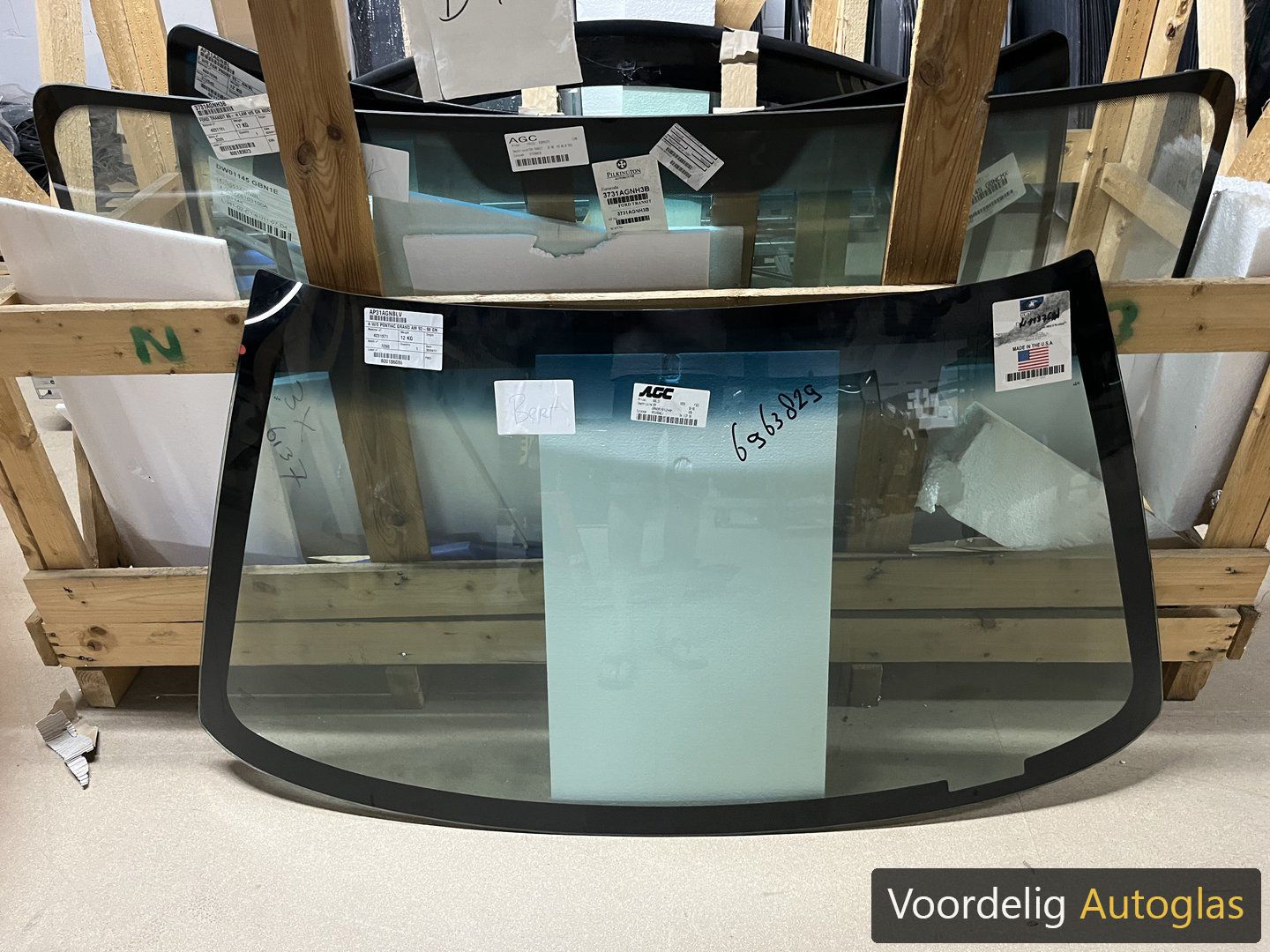 PONTIAC GRAND AM 2C/4S 92 - 98 VOORRUIT GROEN / BLAUWE ZONNEBAND VIN front windscreen usado en Menorca