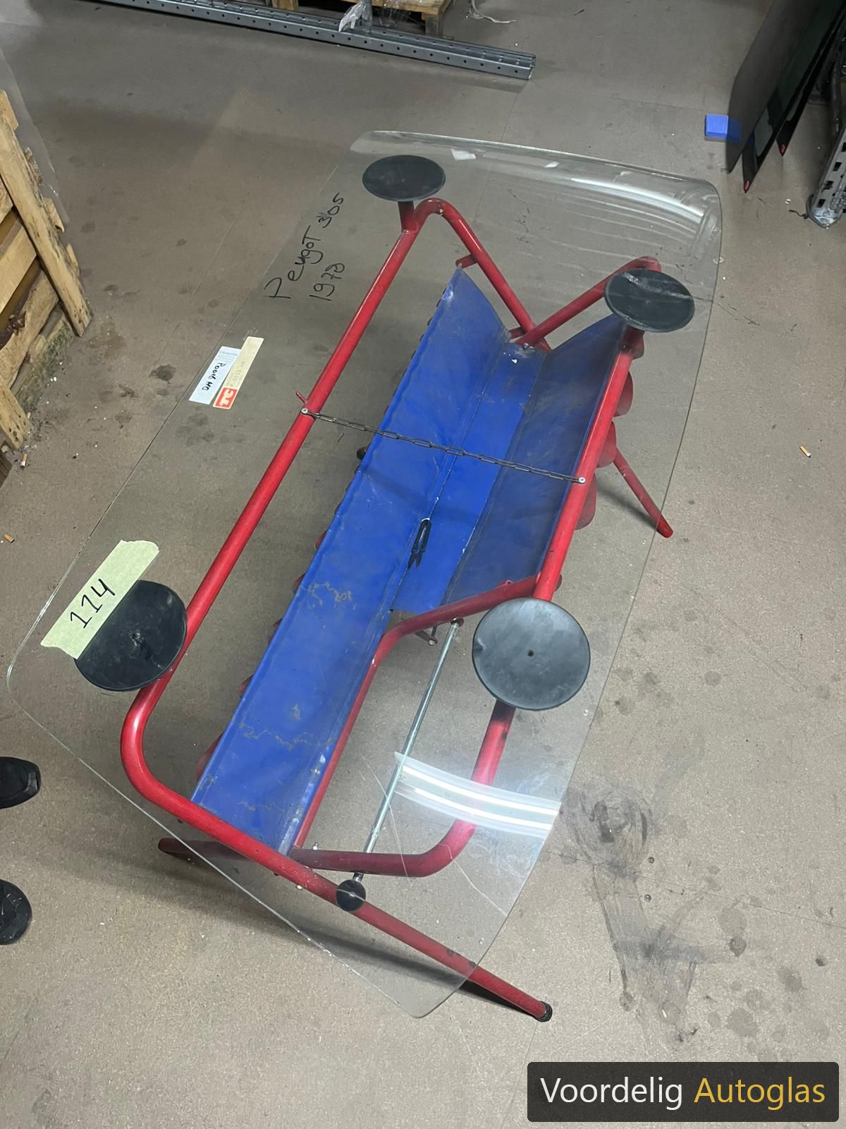 PEUGEOT 305 77 - VOORRUIT GELAAGD GROEN front windscreen usado en Menorca foto 3