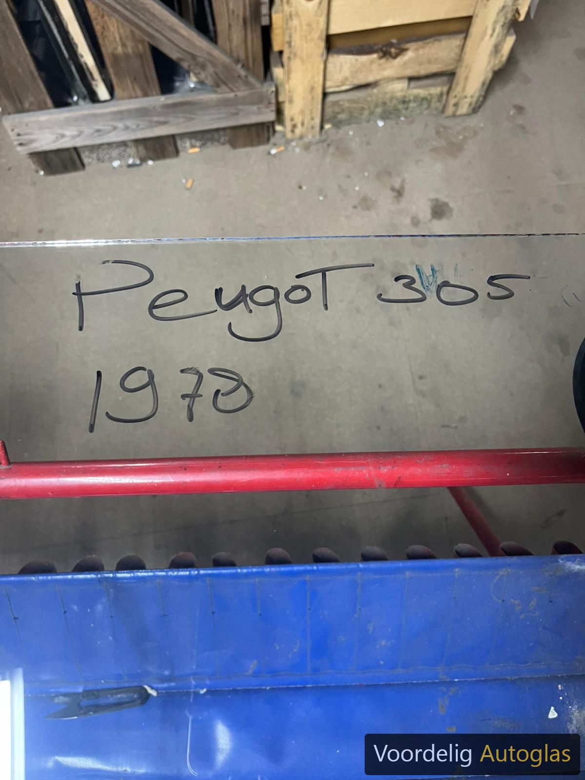 PEUGEOT 305 77 - VOORRUIT GELAAGD GROEN front windscreen usado en Menorca foto 4