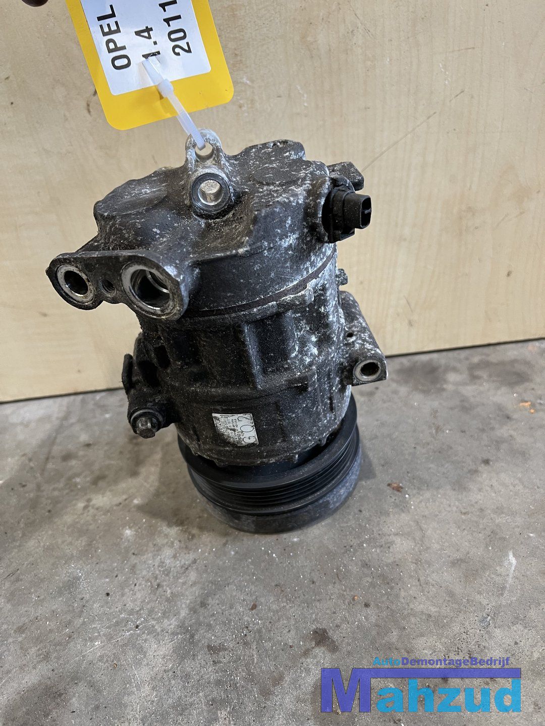 OPEL CORSA D 1.4 A14xer Aircopomp 55701200 G02 air conditioning pump air conditioning compressor usado en Menorca foto 3