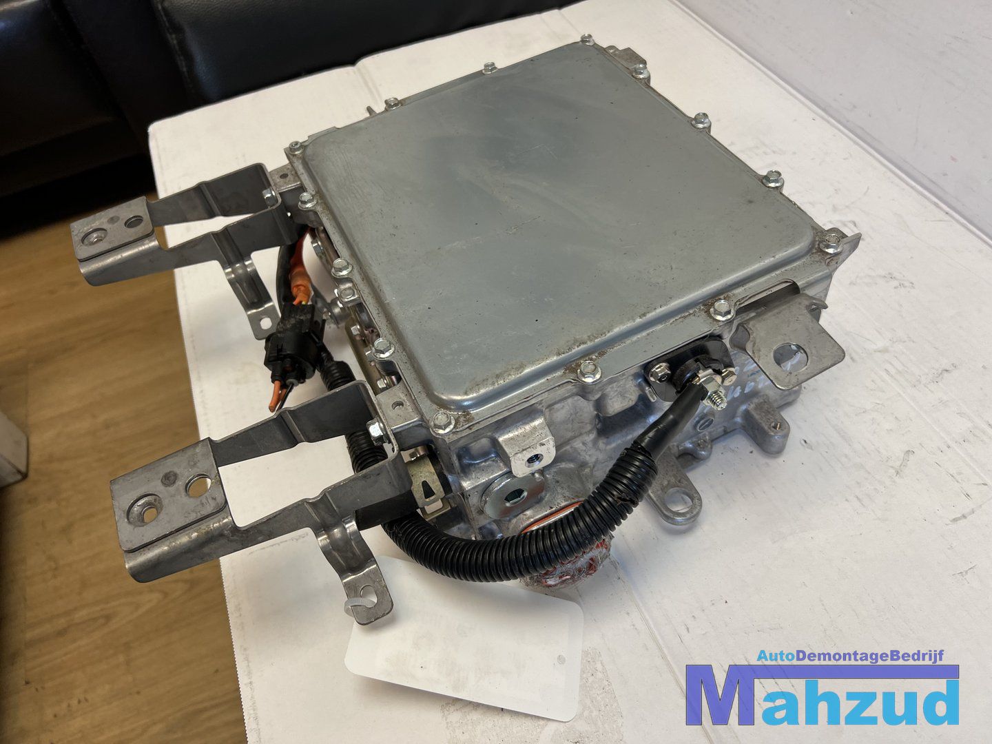 MITSUBISHI OUTLANDER PHEV 2.0 16V 4x4 Acculader W005T70272 battery charger usado en Menorca foto 6