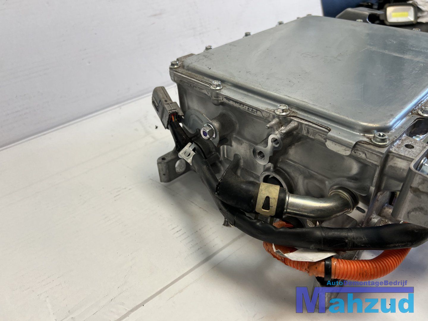 MITSUBISHI OUTLANDER PHEV 2.0 16V 4x4 Acculader W005T70272 battery charger usado en Menorca foto 5