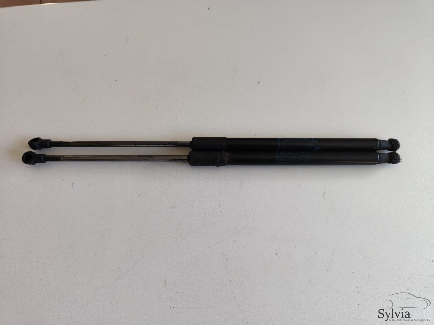 Gasdemper gasveer voor achterklep BMW 1 serie F20 F21 + LCi 7239871 gas pressure springs usado en Menorca