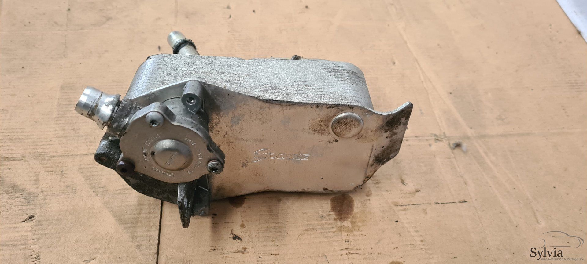 Warmtewisselaar oliekoeler automaatbak BMW 1 / 3 serie E81 E87 E88 E82 E90 E91 E92 E93 X1 E84 Z4 E89 7551647 heat regulator usado en Menorca