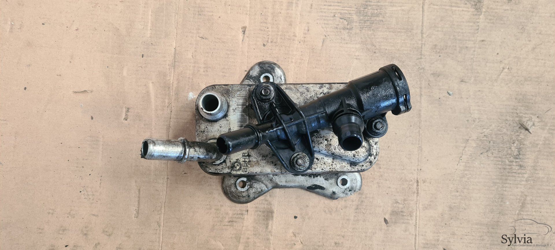 Warmtewisselaar oliekoeler automaatbak BMW 3 / 5 / 7 serie E90 E91 E92 E93 F07 F10 F11 F01 F02 X5 E70 X6 E71 7800408 heat regulator usado en Menorca