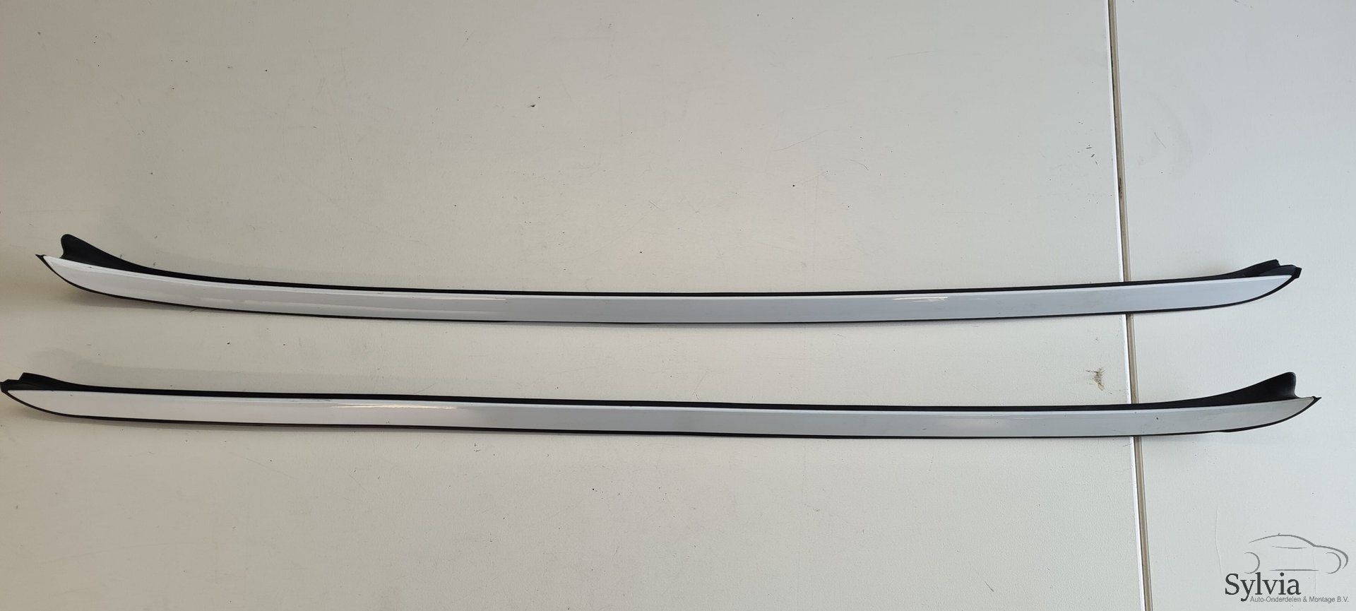 Voorruit lijsten Regengoot set zijkant X5 E70 Alpinweiss / Titansilber 51130430334 0430334 51130430335 0430335 front windscreen rubber usado en Menorca