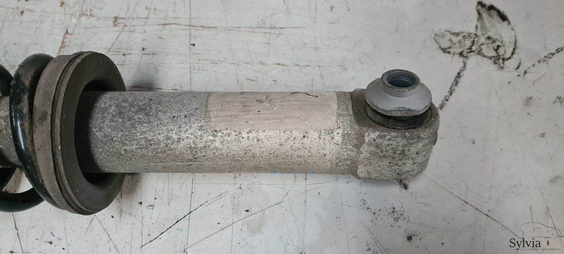 Veerpoot schokdemper achter BMW 6 serie E64 cabrio 6767733 strut complete left and right usado en Menorca foto 3