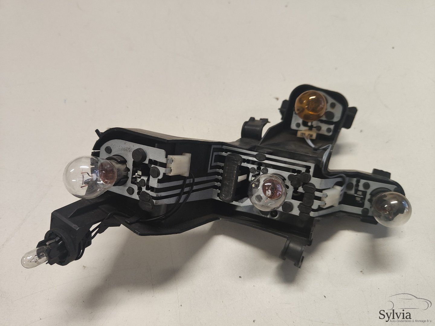 Lamp fitting rechts achter BMW 5 serie E60 Sedan model voor -3/2007 6923306 fitting usado en Menorca