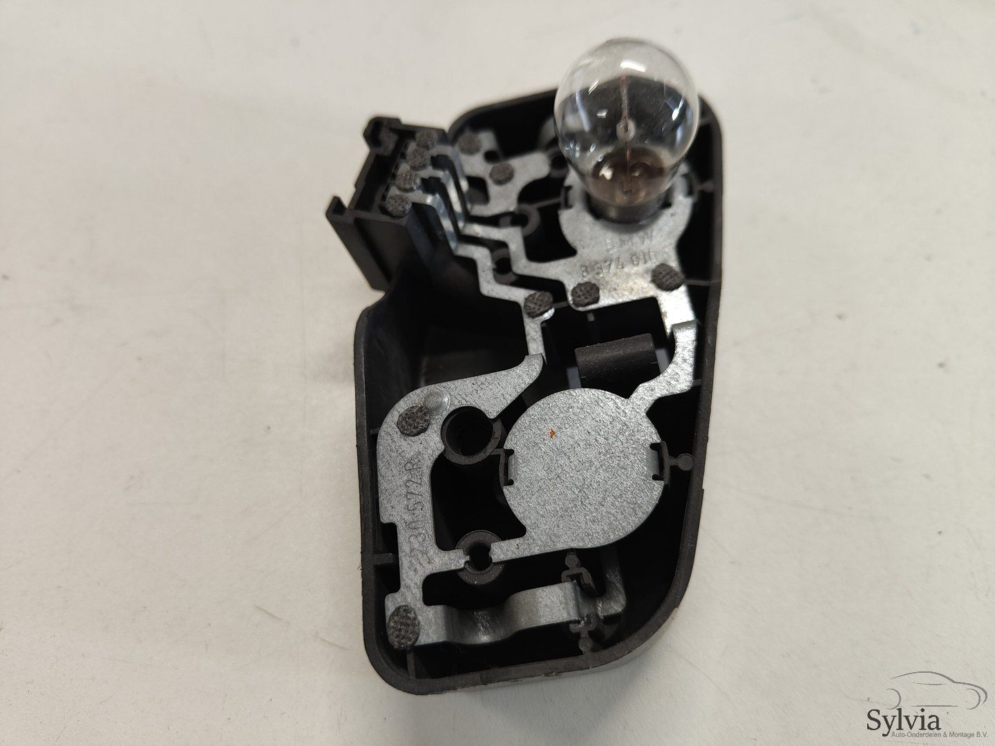 Lamp fitting rechts achter op klep BMW 3 serie E46 Sedan Touring model tot 9/2001 8374810 fitting usado en Menorca