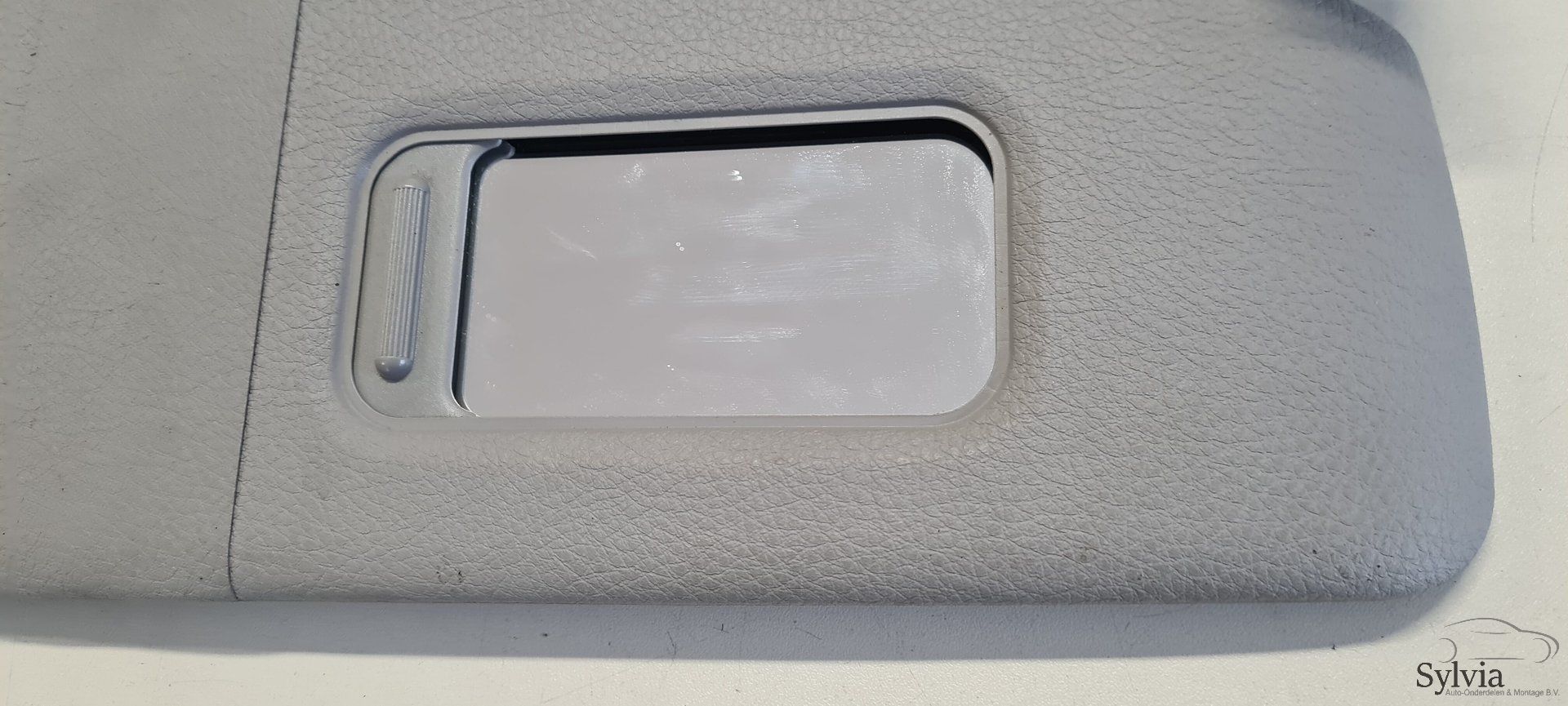Zonneklep zonder sticker rechts BMW 1 serie F20 F21 7319154 sun visor single usado en Menorca foto 2