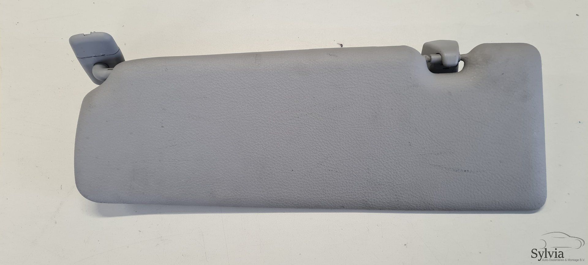 Zonneklep zonder sticker rechts BMW 1 serie F20 F21 7319154 sun visor single usado en Menorca foto 4