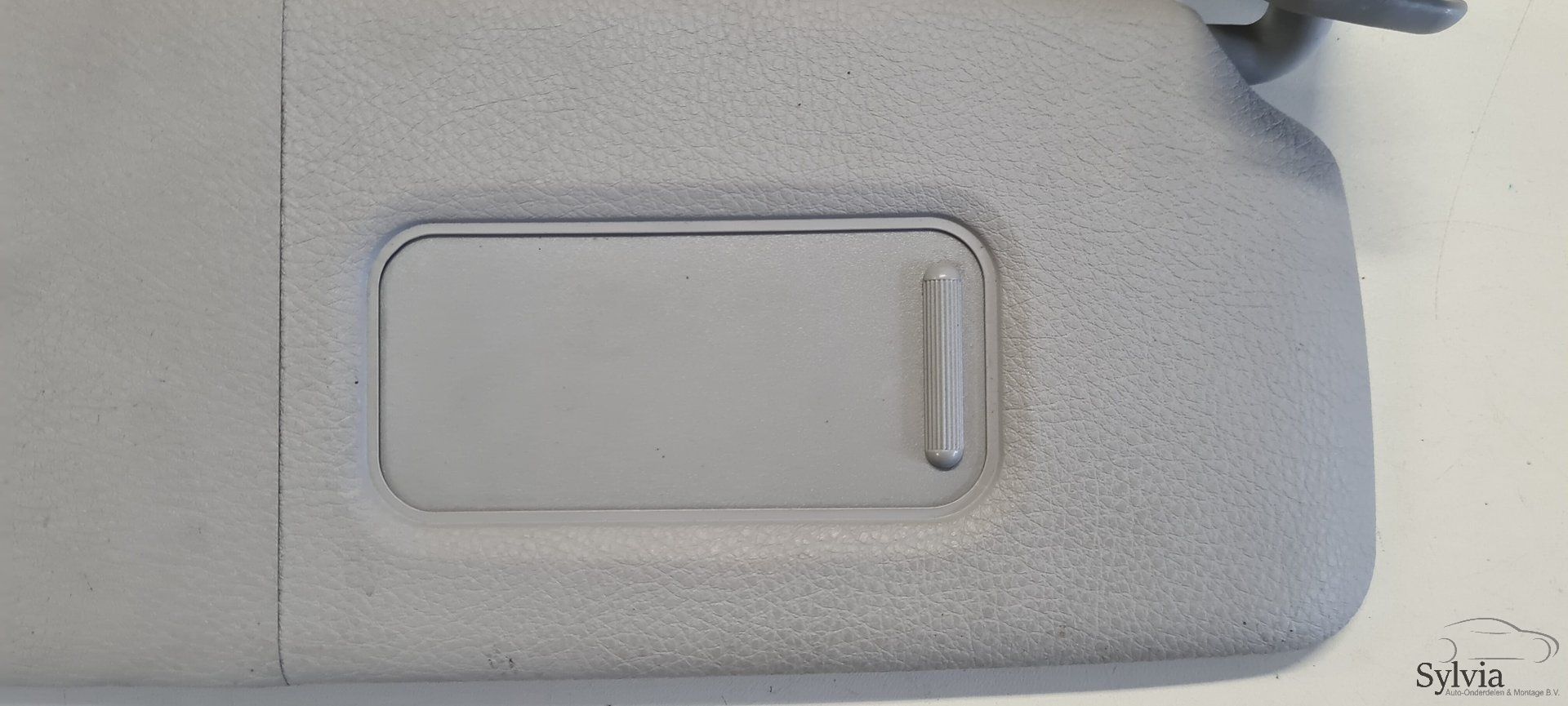 Zonneklep zonder sticker rechts BMW 1 serie F20 F21 7319154 sun visor single usado en Menorca foto 3