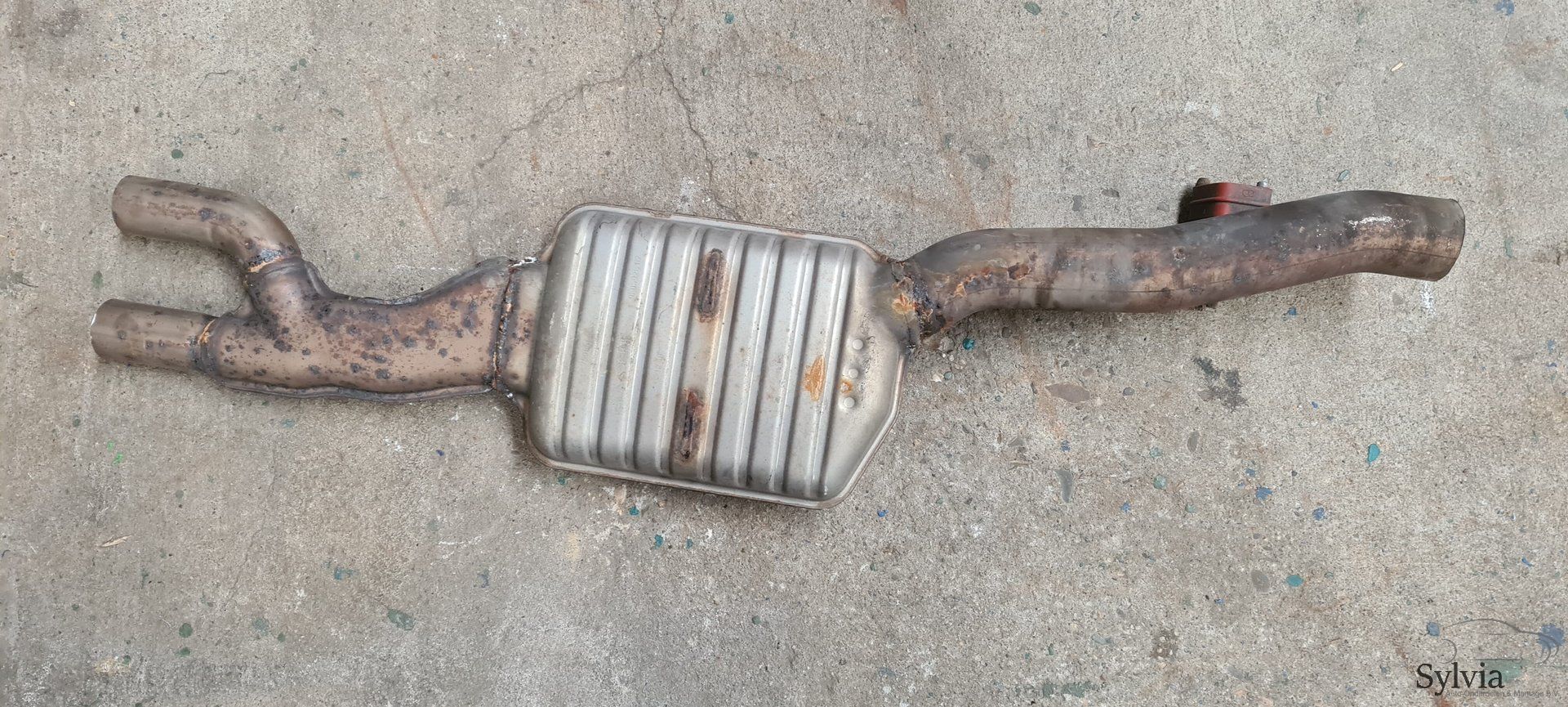 escape middendemper BMW 5 serie F10 7590544 muffler middle muffler usado en Menorca foto 2