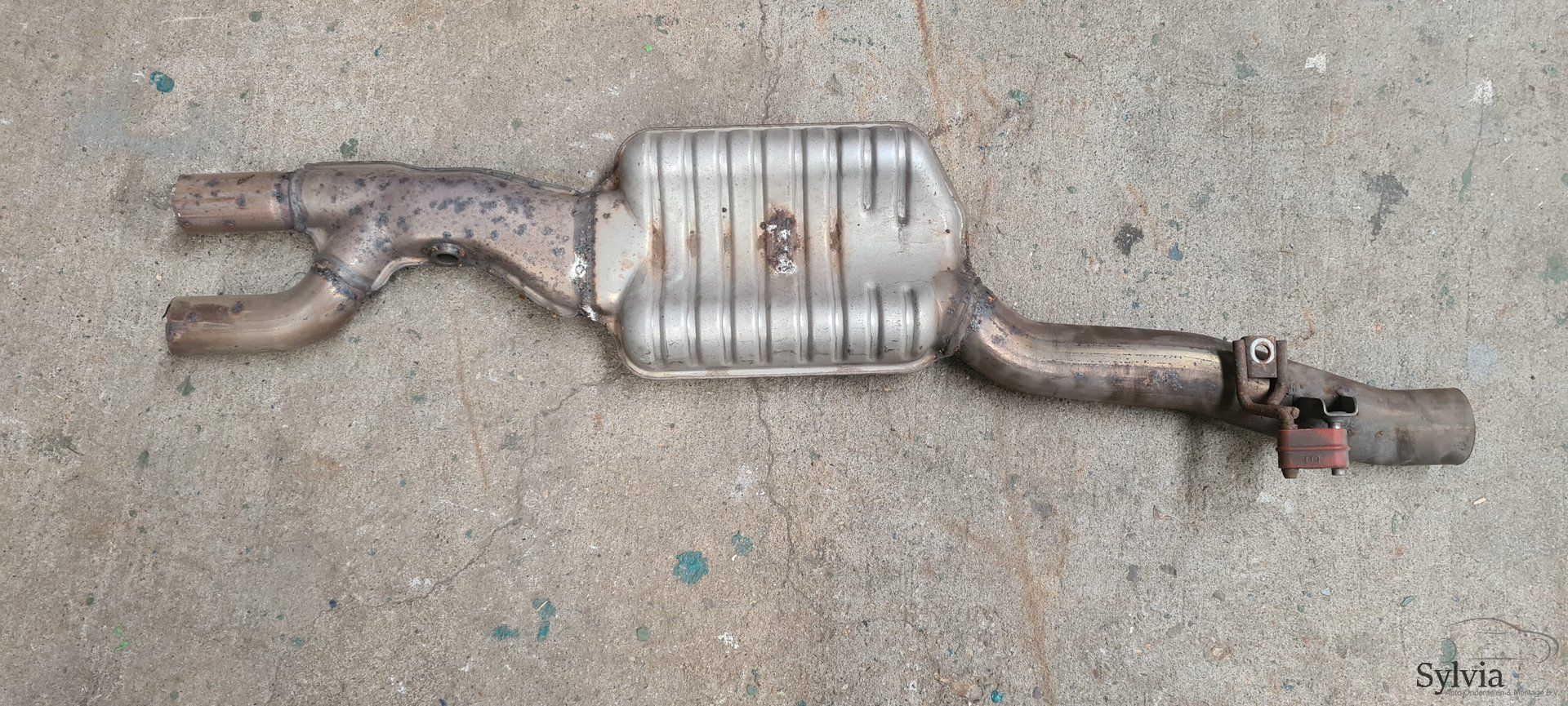 escape middendemper BMW 5 serie F10 7590544 muffler middle muffler usado en Menorca
