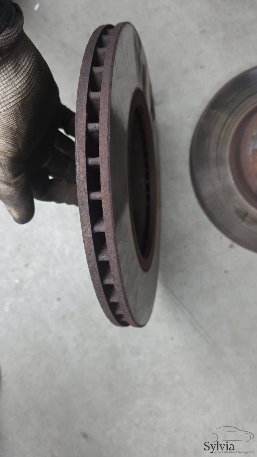 Remschijf remblokken en remklauwen set voorzijde BMW 3 / Z4 serie E46 E85 E86 34116864047 6864047 34116765881 6765881 34116765882 6765882 34116779652 6779652 brake disk and brake pads left and right usado en Menorca foto 9