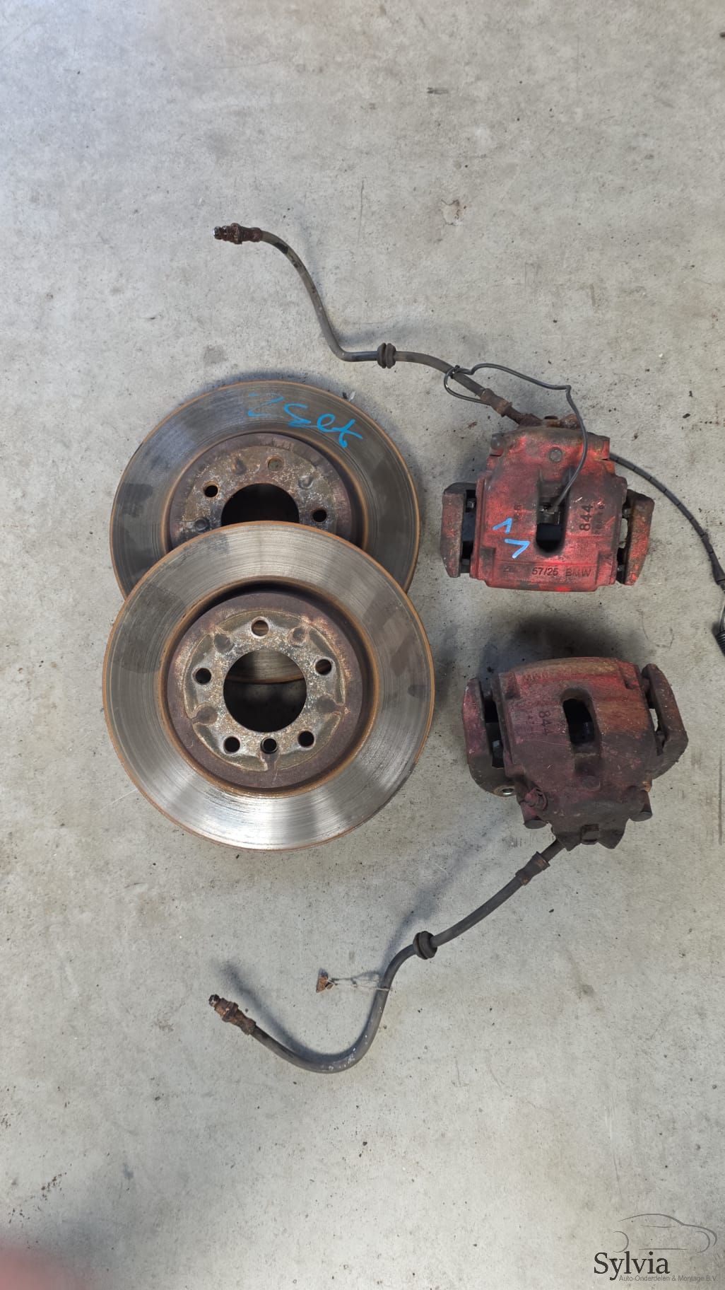 Remschijf remblokken en remklauwen set voorzijde BMW 3 / Z4 serie E46 E85 E86 34116864047 6864047 34116765881 6765881 34116765882 6765882 34116779652 6779652 brake disk and brake pads left and right usado en Menorca